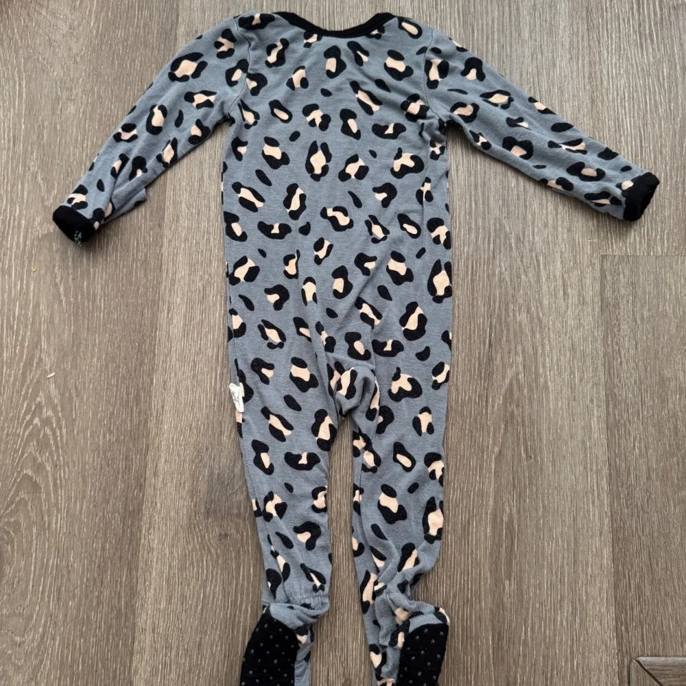 Kozi & Co Footed Sleeper Unisex 3-6M Gray Leopard Bamboo Viscose Zippy Romper